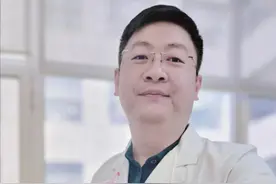 副乳是怎么回事 副乳是胚胎时期乳腺始基退化不全导致，常见于腋窝。副乳分为真性副乳和假性副乳，假性副乳为脂肪组织，多为穿衣不当导致；真性副乳内含有乳腺组织，随经期会有胀痛，妊娠期会增大，因有恶变可能，可以将之切除。#硬核健康科普行动 #健康冷知识知多少 #副乳 #副乳切除 #沈阳市第一人民医院医疗美容科