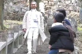 最重要的时刻永远只有一个，那就是当下。当下是我们唯一能主导的时间。最重要的人永远就是那个当下和你在一起、在你面前的人，因为谁也不知道将来你是否还会与他共处。#修行 #托钵 #静心