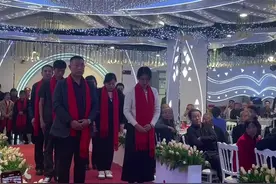 跪天、跪地、跪爹娘，八十大寿现场，儿女十跪爹娘。全场泪目，感人至深！#十跪爹娘 #山西临汾 #孝道 #敬天敬地敬爹妈 #听哭了多少儿女视频封面