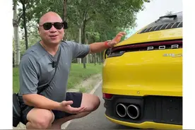 天津港14年销售帮粉丝代采第17集，手动挡的保时捷911，你见过吗？这个车自带小妹妹上车功能，太好了！#丢哥说车#丢哥带你逛天津港#定金发全国#出发吧伟大的车友啊#保时捷911视频封面