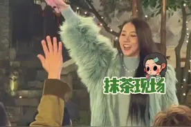 怎么我都长大了弦子还是这样！不得不爱还得是弦子来！#弦子唱不得不爱太对味了 #很高兴音乐会视频封面