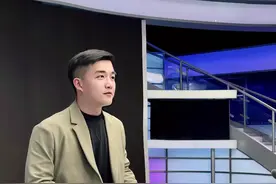 戴着手套发纸巾，怪怪的视频封面