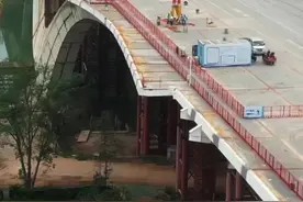 创世界三大之最，金简仁特大桥，金简仁特这座将于2024年建成的成都金简仁，最大跨度达238米，如一条巨型“银色丝带”横跨沱江。#金简仁快速路二期 #沱江特大桥@抖音短视频 @抖音热点宝视频封面