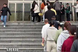 德，就是最美的风景 | 近日，德州武城县水木清华实验学校高三生吴振顺突患白血病，5月8日，全校师生捐款祝福，吴振顺在医院隔空回应：“大家放心，我一定能扛过去！”#感动瞬间 #高三学生 #师生情 #捐款