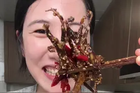 好吃到嗦手指的爆辣鸭舌！做法超级简单！ 快艾特@你的宝贝给你做！#美食#美食教程#搞笑视频封面