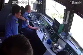 汛期遇险情要懂果断退行#中国铁路 #机务 #火车司机 #汛期视频封面