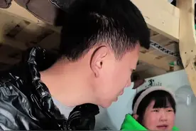 七岁的大闺女太难管教了，小时候因为害怕媳妇怪她，插足媳妇管教，现在一说就哭，大家出出主意#夫妻 #萌娃 #日常生活 #记录真实生活视频封面