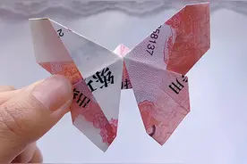 春天来啦，折一只#有钱花 #蝴蝶 吧，还可以放手机后面#折纸教程 #纸币折叠花 #蝴蝶折纸视频封面