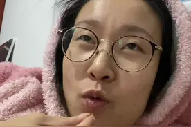 很多人说8到10周是孕反特别难受的时候，如果孕反突然消失了，就要小心，吓得我从昨天到今天一直在担心！我这仅有的一点难受就是饿了就难受！突然一下子饿了也不是很难受，搞得怪紧张！去看完才敢放心的接着躺！#日常唠嗑 没事啦…加油