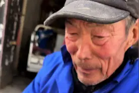 青岛的大哥让帮忙修复一个对他非常重要的杯子，除了感情什么都能修的大爷拿出了最高水准修复成功。#让老祖宗留下的东西继续发挥作用 #民间手艺人 #人间烟火 #在路边摊感受人间烟火 #老六别闹