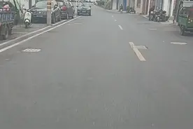 萧山围村收费，是谁同意的？还只收外地人的车辆，本村户口的车辆不收费，你这不是在撵外地人吗？你们睁大眼睛看看萧山还有多少外地人？@文明萧山 @杭州交通918 @人民日报 @人民网视频封面