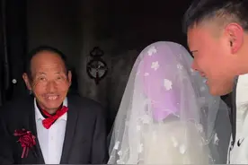 今天四河大爷的婚礼圆满完成了，也算是了啦他梦寐以求的爱情愿望。#农村生活 #社会百态 #结婚 #四河大爷视频封面
