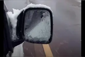 因为美国年年因为道路积雪结冰多发事故 视频中的日本用储蓄的雨水加热喷洒道路让司机开车不打滑。 #分享有趣的视频 #意不意外 #日本 #旅行 #海外视频封面