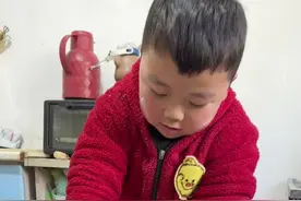 第一批回家过年的已经开始蒸馒头了，农村的柴火大锅饭就是香😂#农村孩子的童年 #过年氛围提前搞起来了 #山东人有多会蒸馒头 #舌尖上的年味儿 #过年进入倒计时视频封面