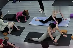 瑜伽老师用力过猛，直接把女子大腿压断#瑜伽视频封面
