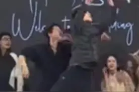 这就是爱情最美好的样子吧！#爱情 #万万没想到 #暖心视频封面