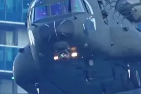 #支奴干直升机        CH-47运输直升机（英文：CH-47 Helicopter，代号：Chinook，译文：支奴干、奇努克，绰号：飞行车厢，是美国一型纵列双引擎双螺旋桨全天候多功能中/重型运输直升机。 CH-47运输直升机的任务是为美国陆军航空兵从部队运输到炮台战场补给及士兵运输，其双旋翼纵列式结构（contra-rotating rotors）剔除了一般直升机的尾部垂直螺旋桨，允许机体垂直升降，而且时速高达165海里，截至2012年，CH-47是美军服役的直升机当中载重量最高的型号之一。 CH-47运输直升机由美国波音公司（Boeing）研制于1956年研制，A型于1963年开始装备美军，后又发展了B、C、D、F型，已被销往16个国家， 最大的使用者是美军和英国皇家空军。#飞行 ✈️✈️✈️视频封面