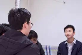 能猜出来倒酒的人是谁不？ #不谓侠 #翻唱 #农村生活视频封面