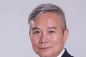 情侣“520”占用地铁无障碍卫生间？ 情侣“520”占用地铁无障碍卫生间一小时，轮椅老人在门口苦等，社会公德去哪了？#520 #情侣 #无障碍卫生间 #社会公德视频封面