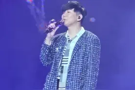 林俊杰首尔演唱会Day2嘉宾宋雨琦《背对背拥抱》 #现场版live #演出现场 #宋雨琦 #林俊杰 #林俊杰首尔演唱会