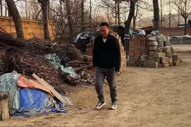 走进地坑院，感受冬暖夏凉的舒适，体验别样窑洞生活，自给自足，鸡鸭自己养，蔬菜都自己种，田园般的惬意生活。#记录真实生活 #农村生活 #窑洞 #地坑院视频封面