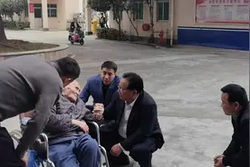 寻找老人的亲属还在继续。今天到东莞市救助站经过了解