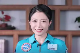 【三八妇女节：女航天上太空也要干“糙活儿”】女航天员出舱训练，男航天员怎么训，女航天员就怎么训，一次入水就有持续6-7个小时；神舟十四号女航天员也要裸手拧螺丝，乘组6个月拧了一万多颗螺丝！#中国航天 #女性力量 #三八女神节 @抖音短视频 @DOU+小助手 素材：网易科技视频封面