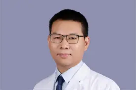 坐久了，屁股痛是怎么回事？#坐骨结节滑囊炎#避免久坐和硬座，减轻压迫是主要的#视频封面