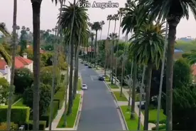 洛杉矶🇺🇸（Los Angeles），位于美国加利福尼亚州，是美国第二大城市，被称为“天使之城”。全市约382万的人口，创造GDP超过6万亿 洛杉矶是美国重要的工商业、国际贸易、科教、娱乐和体育中心之一，拥有世界电影中心好莱坞，和富豪聚集地比弗利山庄，还拥有加州理工学院等世界知名的高等教育机构。#洛杉矶#美国#加州#旅行大玩家#内容启发搜索