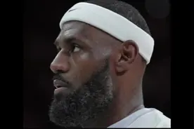 残暴至极！04至12年奥运詹姆斯都是如何打球的？飞天遁地无所不能视频封面