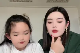 语出惊人的熊孩子  辅导作业的崩溃瞬间 控制我血压的成语填空环节😇#语出惊人的熊孩子 #搞笑母女 #辅导作业被逼疯的家长视频封面