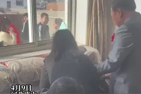 4月9日河北唐山，新郎接亲被堵门一小时，"红包给光了都不让走"，新娘母亲刚输液一个月回来，气得吃了两次救心丸