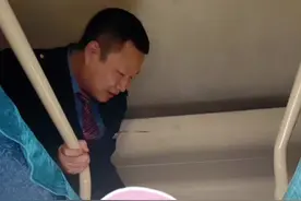 大体重旅客买到上铺怎么办？现场教学。#铁路 #卧铺 #上铺视频封面