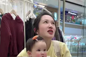 小柒选裙子啦，妹妹的小裙子怎么一上身都这么长呢？是没搭配好还是不适合呀，笑翻了😹新买的小鞋子好漂亮，刚好合脚#萌娃视频封面