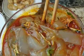 大同浑源凉粉 婆婆说，和当地的口味也差不多了！喜欢吃凉粉的看过来吧！#自制凉粉 #在家做美食 #大同美食 #凉粉 #山西视频封面