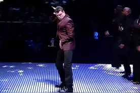 乔治·迈克尔在17岁时创作出这首歌曲《Careless Whisper》无心快语。萨克斯一出来，仿佛回到了40年前磁带听歌的日子，不得不说上世纪八九十年代的音乐是最用心的，一起重温往日情怀，重拾青春回忆，经典永垂不朽！#欧美音乐#音乐分享#无心快语#萨克斯#经典老歌 
