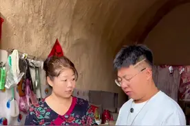 结婚第一年，新女婿陪媳妇回娘家过中秋，不知道该拿点啥，姐妹们你们老公给拿的啥 #回娘家 #婆媳 #远嫁