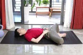 睡前就练这4个动作，一练就困，一觉大天亮!#瑜伽 #居家锻炼视频封面