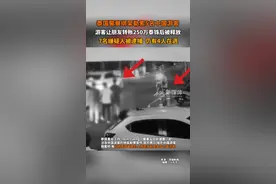 5月8日报道 #泰国警察绑架勒索5名中国游客  游客让朋友转账250万泰铢（约48万人民币）后被释放。7名嫌疑人被逮捕，仍有4人在逃。视频封面