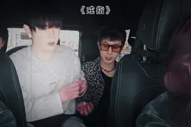 一个成熟的男人需要一百件相同的礼物备用。 #童锦程视频封面