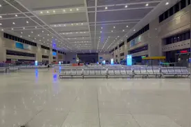 中转一下继续出发，现在所有火车都不用票了真神奇