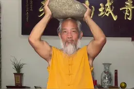 跟着非物质文化传承人何道君一起感受青城养生，有想来青城山体验的吗#拳峰赛事 #何道君 #拳峰勇士之路系列赛之成都站视频封面