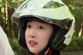 有个帅哥到中队门口问兔子警官电话，被委婉拒绝了 #现场实拍 #杭州 #女交警