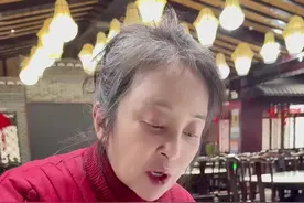 吃白饭就是香，勤妈的护发小妙招！提前祝朋友们女神节快乐#风华计划 #剧组生活 #赫系洗发水 #干饭人