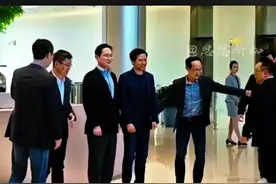 三星李在镕访问小米，十年前曾断供屏幕让雷军几次上门#雷军 #小米 #李在镕  #商业思维 #好书分享视频封面