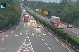 行驶的过程中如何遇到前方车辆突然调头，变道应该如何正确的处理#车知识分享计划视频封面