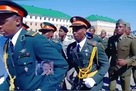 不同国家的士兵训练口号，没有听不懂的外语，只有不会崩溃的神翻译[灵机一动]#训练口号 #跑操口号 #中国话视频封面