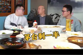 名场面，剩下的酒领导让你打包带走！ #饭局 #职场 #话里有话视频封面