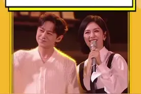 #这条小鱼在乎谁唱谁哭 大胆往前走吧，小鱼终会流向广阔的海洋  #易烊千玺 #赵露思 #何炅 #谢娜