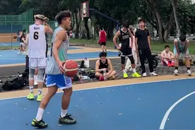 答应我看到最后🏀真不是故意的🥲#胡匹夫  #180 #扣篮 #马来西亚 #吉隆坡视频封面